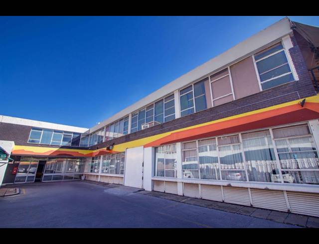 6,393M² WAREHOUSE FOR SALE IN PARK CENTRAL